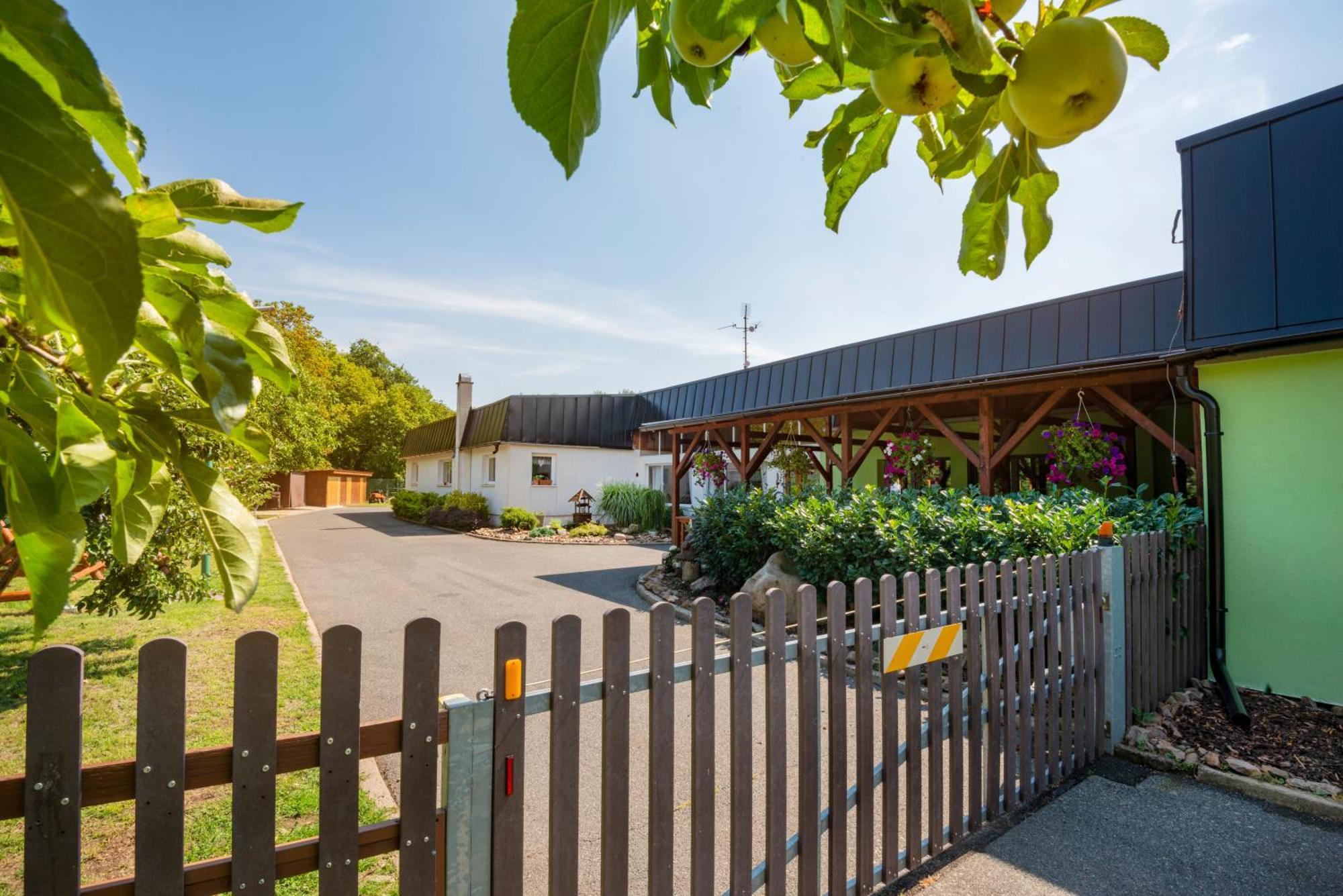 Pension U Jezu Klásterec nad Ohrí Exterior foto